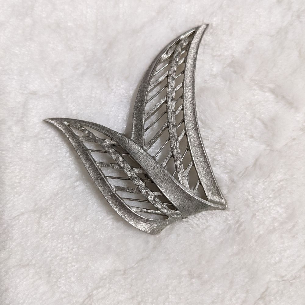 Vintage Brushed Silvertone Fern Brooche - Picture 6 of 7